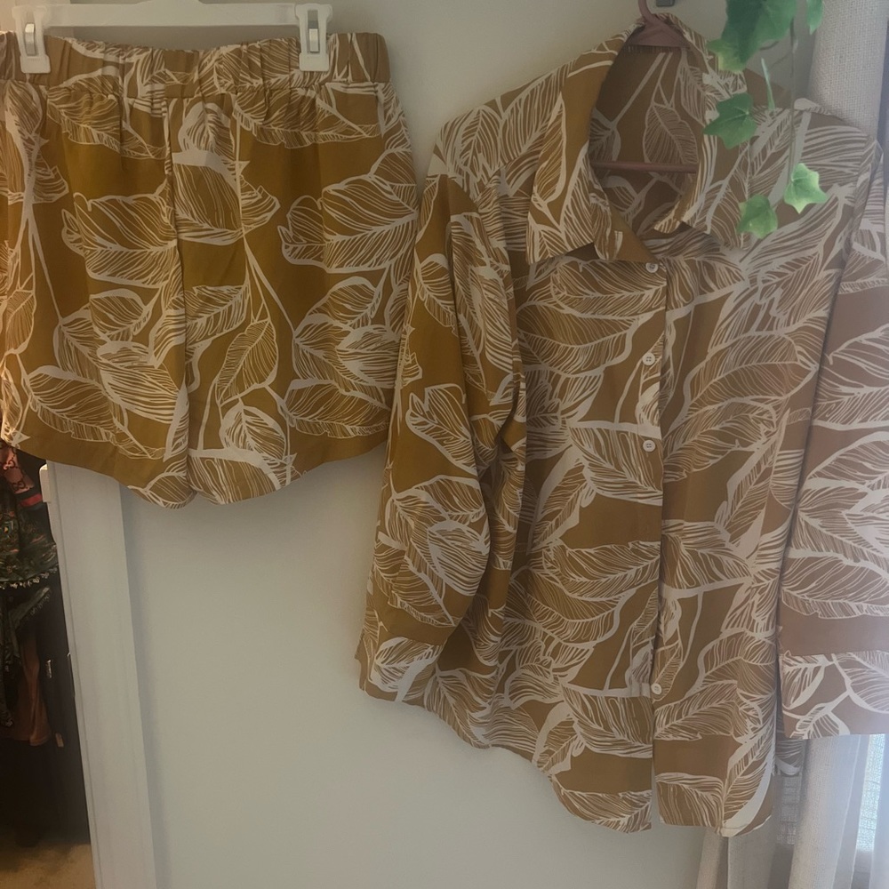 2-piece Brunch Short set size PLUS 14/16 or XL